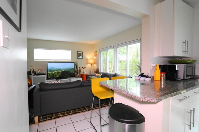 Foto del edificio - 823 Huntington Ct