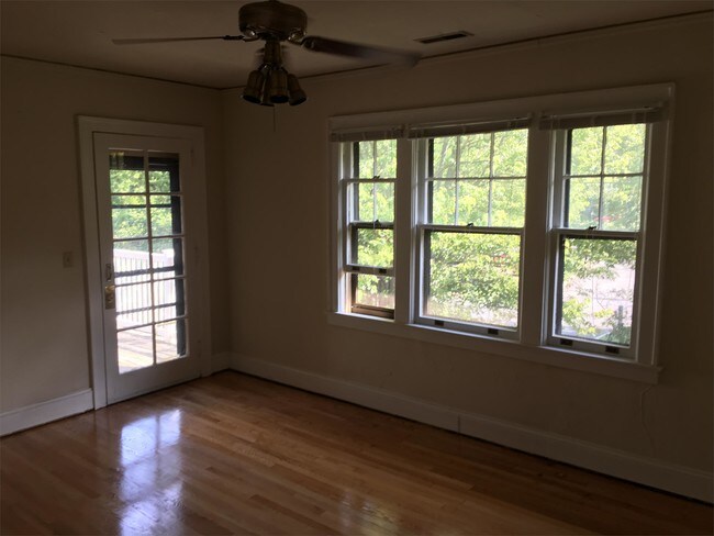 Building Photo - 1830 Park Dr