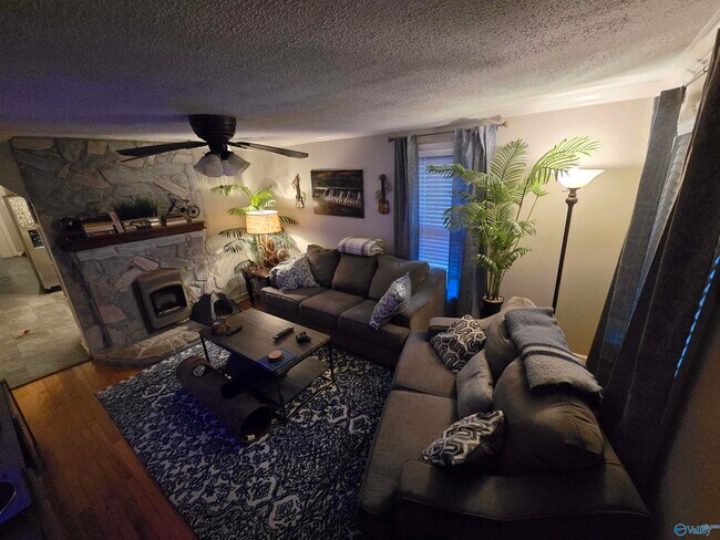 Foto del edificio - 410 McCullough Ave NE