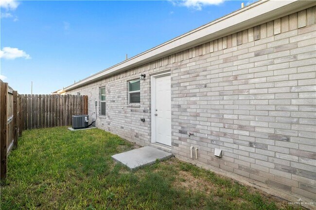 Foto del edificio - 14 La Pointe Ave