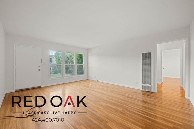 Building Photo - Fantastic Two Bedroom with Spacious Rooms,...