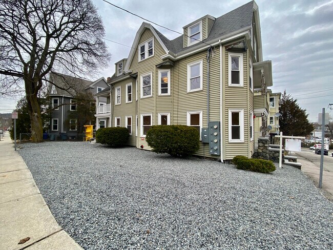 Building Photo - 21 Bellevue St