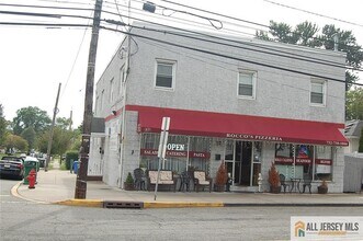 Building Photo - 57 Avenel St