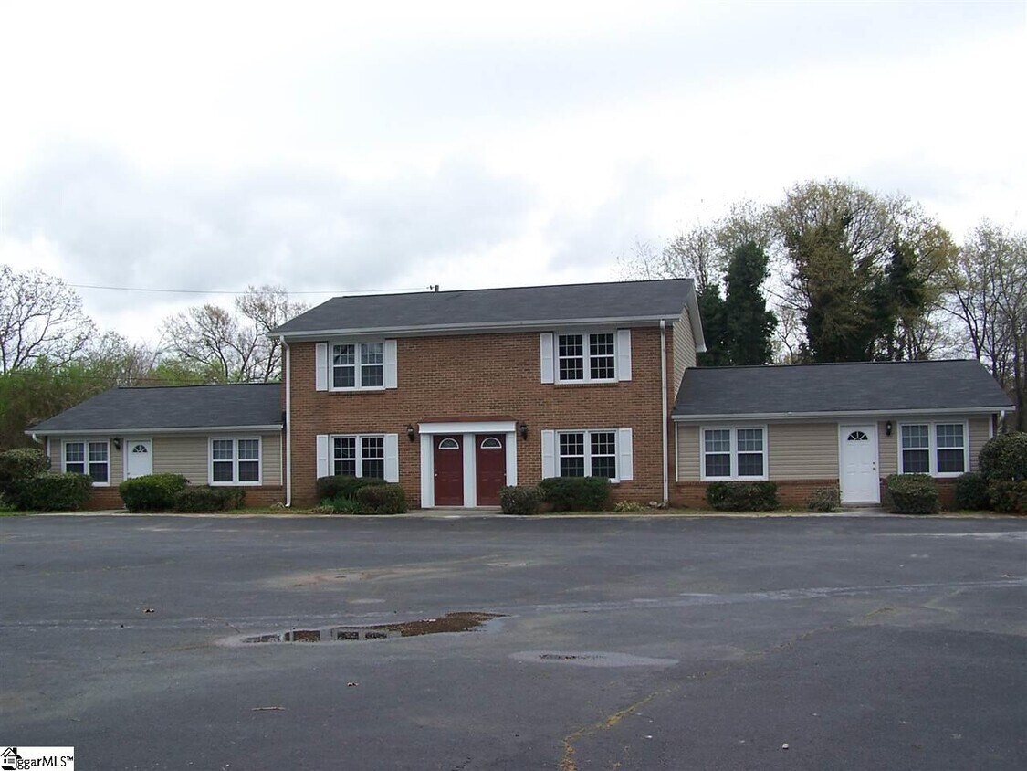 230 Donnan Rd, Taylors, SC 29687 Condo for Rent in Taylors, SC