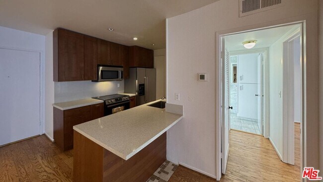 Foto del edificio - 1134 Alta Loma Rd