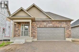 Building Photo - 18 Braeburn St