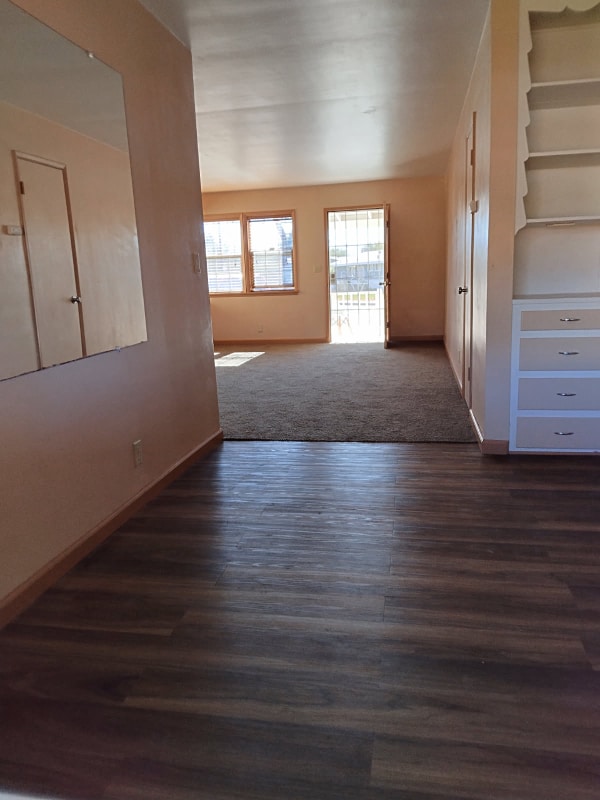 Foto del edificio - 305 W Ave J 10