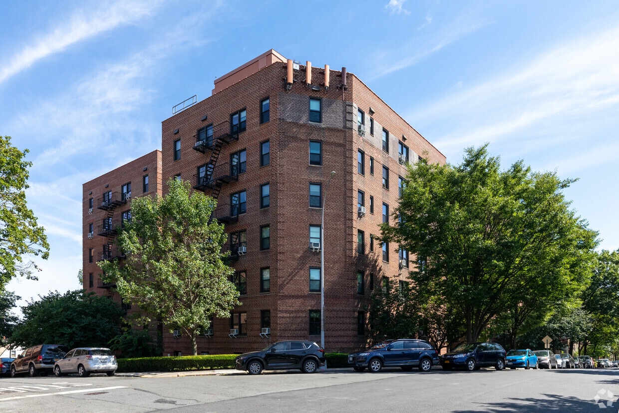 Primary Photo - 3840 Greystone Ave