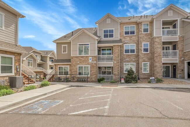 Foto del edificio - $2,775 - 3 Bed, 3 Bath Condo in Aurora wit...