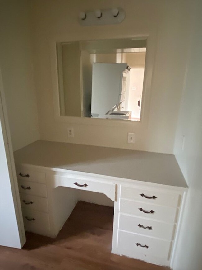 Building Photo - ONE BEDROOM APARTMENT BY TWU