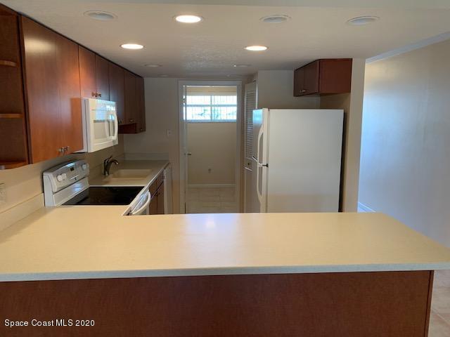 Foto del edificio - 2135 N Courtenay Pkwy