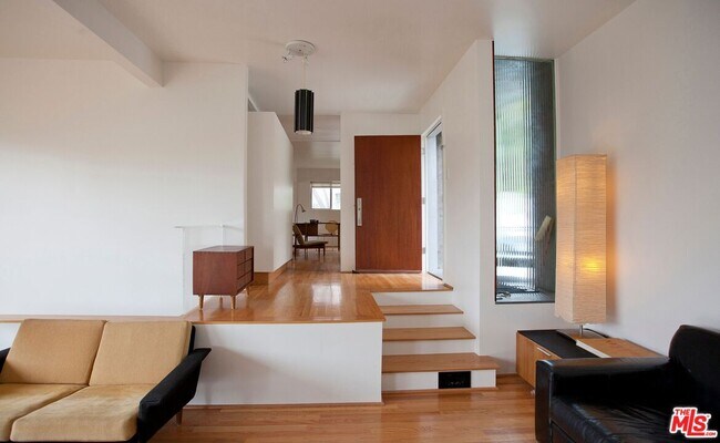 Foto del edificio - 8259 Mannix Dr