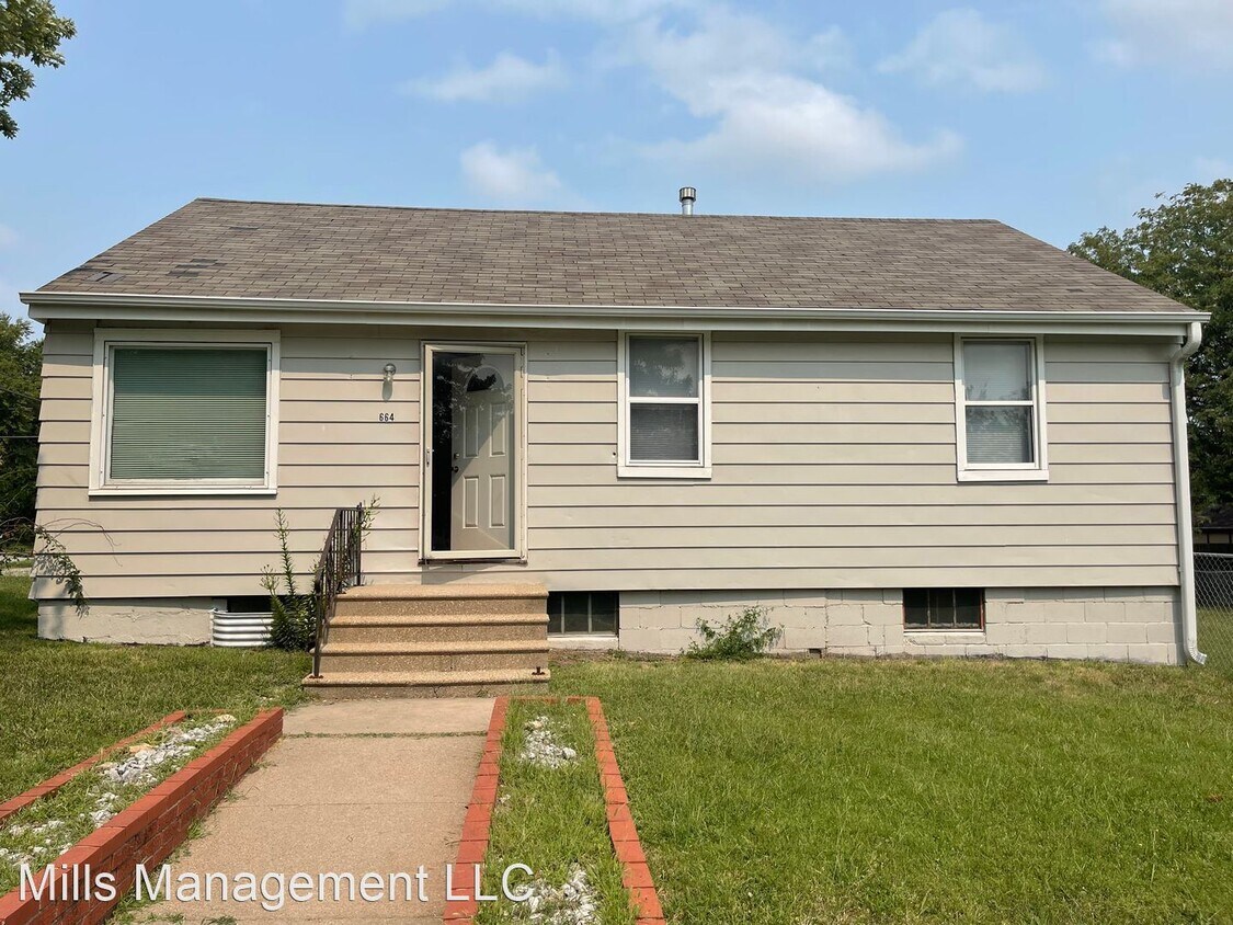 Primary Photo - 2 br, 1 bath House - 664 West B**
