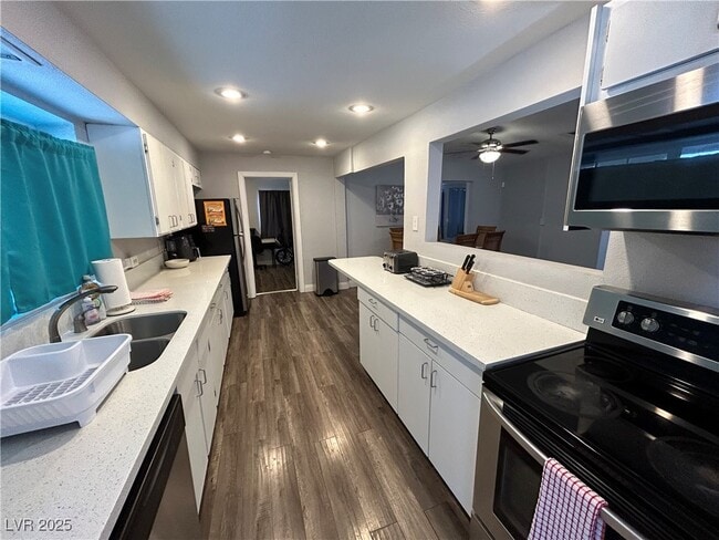 Building Photo - 2020 Santa Paula Dr