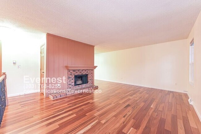 Foto del edificio - 2-Bedroom Home with Modern Amenities and C...