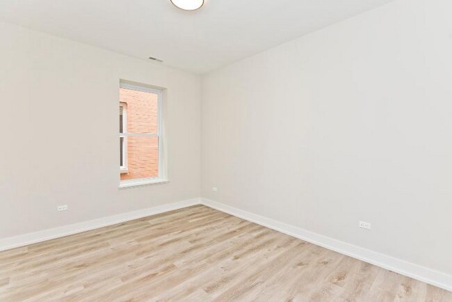 Building Photo - 2725 N Ashland Ave