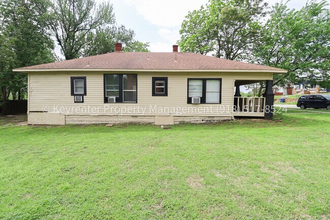 Foto del edificio - N Rosedale Ave Triplex