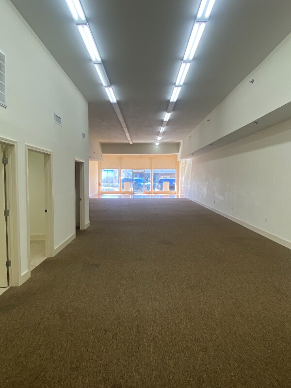 Building Photo - 605-607 E Commerce St