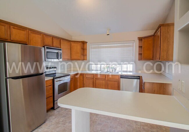 Foto del edificio - Spacious 3 Bedroom house at 168th and Maple