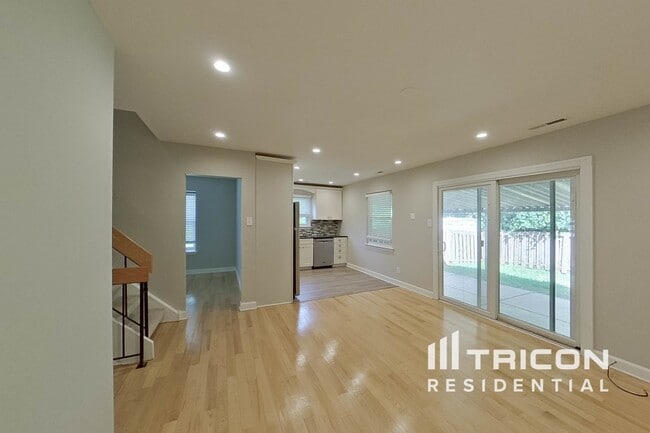 Building Photo - 381 Fieldstone Ct