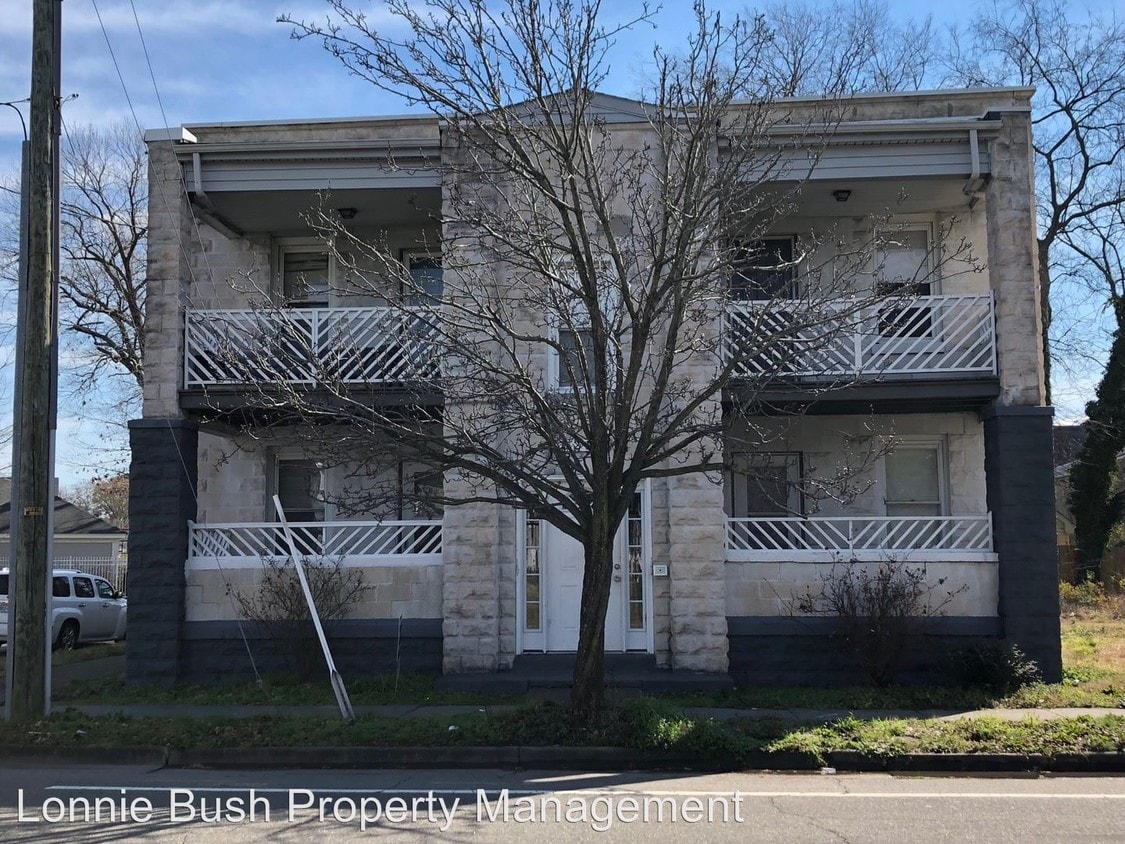 Primary Photo - 3210 Llewellyn Ave
