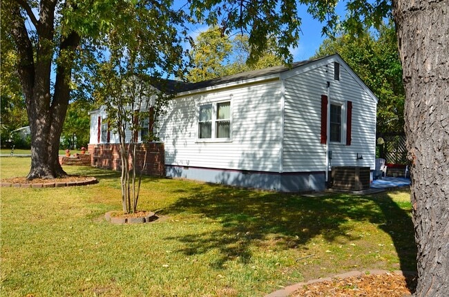 Building Photo - 3823 S 28th W Ave