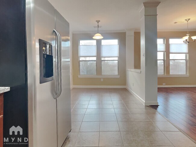 Foto del edificio - 5343 Summit Hollow Dr