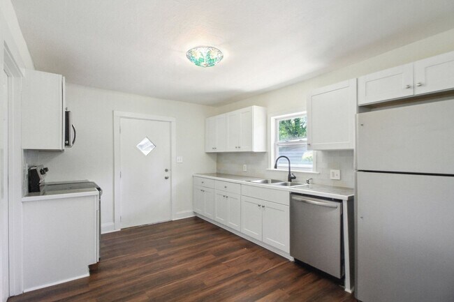 Foto del edificio - Charming 2BR/1Bth bungalow in Atlanta