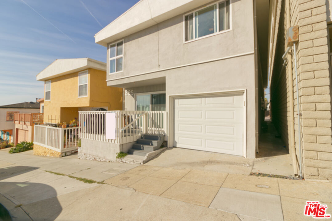 Primary Photo - 225 Rosecrans Ave