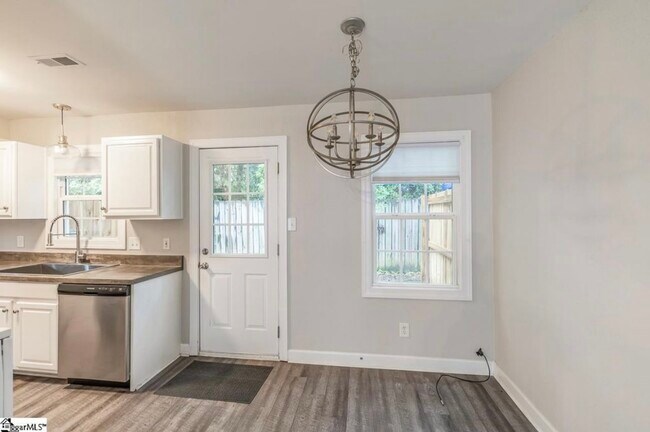 Foto del edificio - 222 Emerald Park Ct