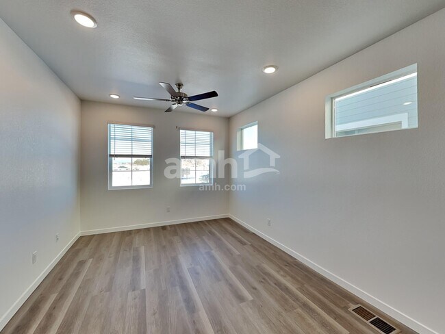 Foto del edificio - 23598 E 5th Ave