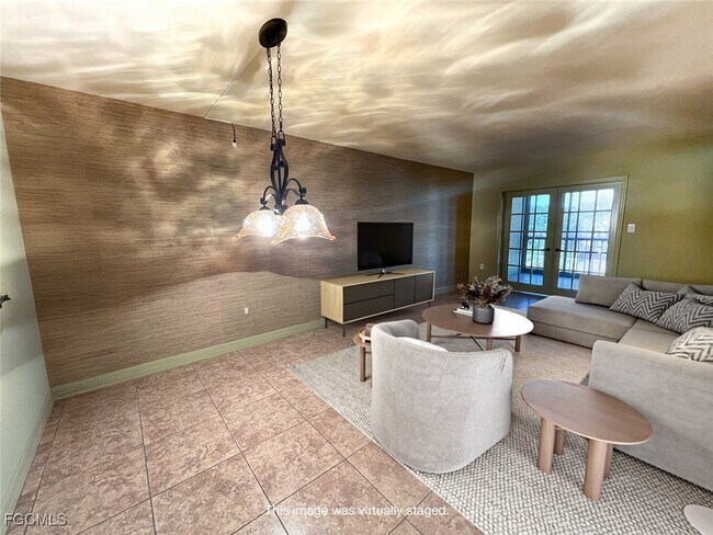 Building Photo - 2121 Collier Ave