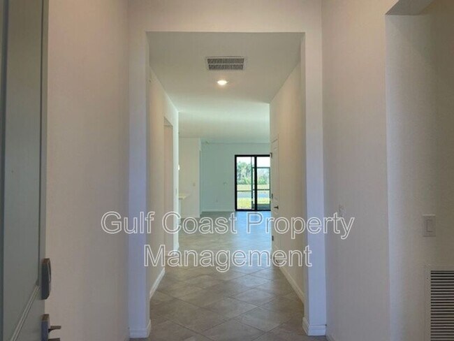 Foto del edificio - 17384 Luminous Ave