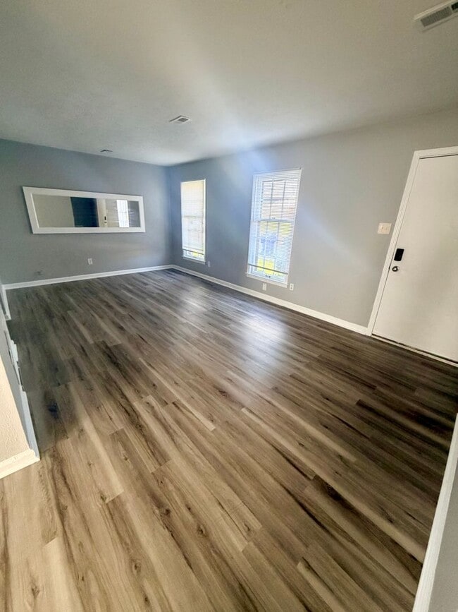 Foto del edificio - 2472 Woodhill Dr