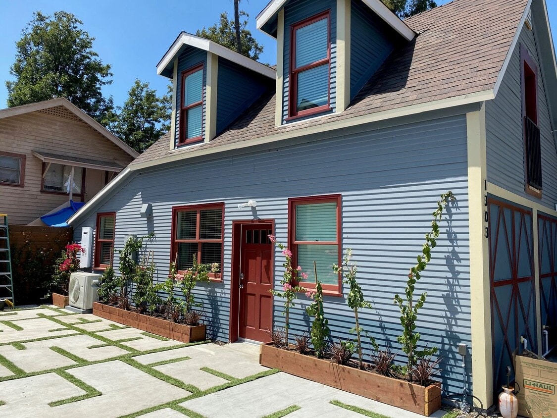 Primary Photo - 1301-1303 West 22nd Street