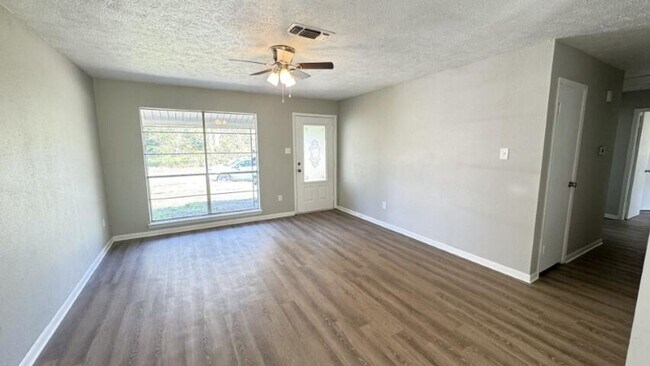 Building Photo - 310 Parkview Ave