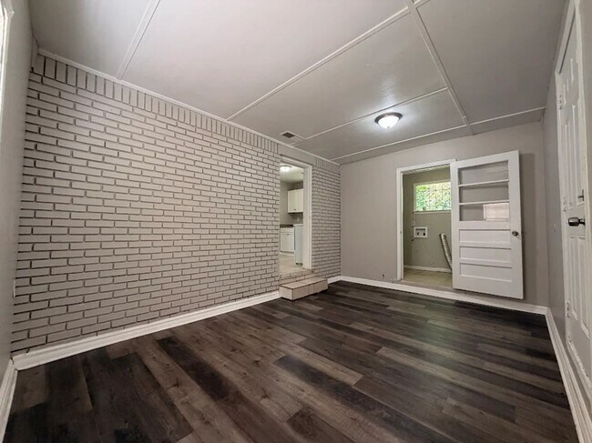 Foto del edificio - 3 Bed, 1 bath in Decatur!