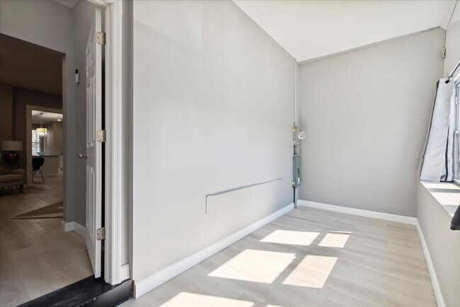 Foto del edificio - 5323 Greenway Ave