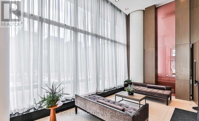 Photo du bâtiment - 121 McMahon Dr