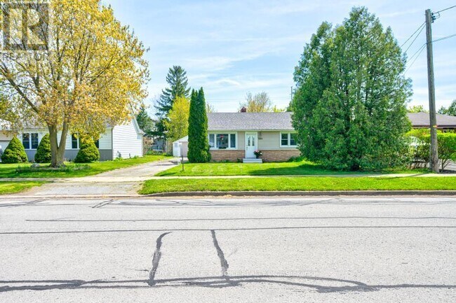 Building Photo - 7684 Badger Rd