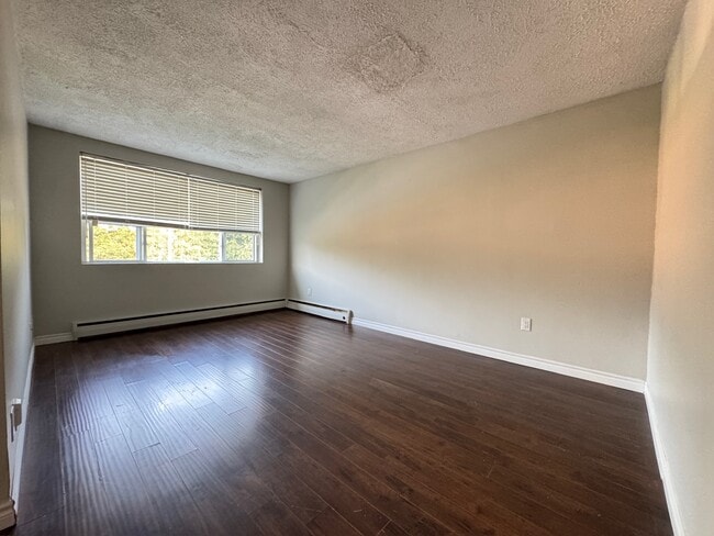Building Photo - 2 bedroom apartment