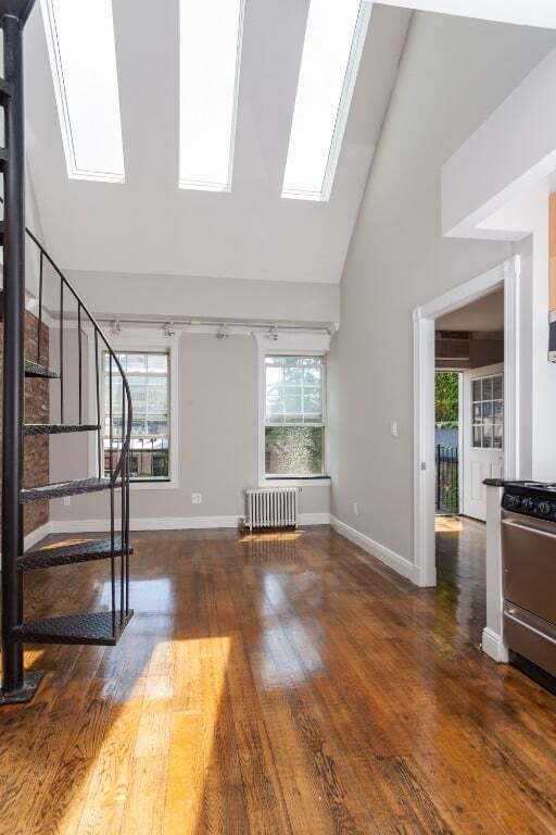 Foto del edificio - 350 W 21st St
