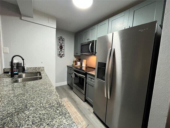 Building Photo - 4902 W Gandy Blvd