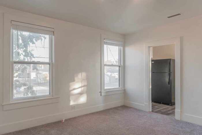Primary Photo - Updated 1 Bedroom Apartment Walking Distan...