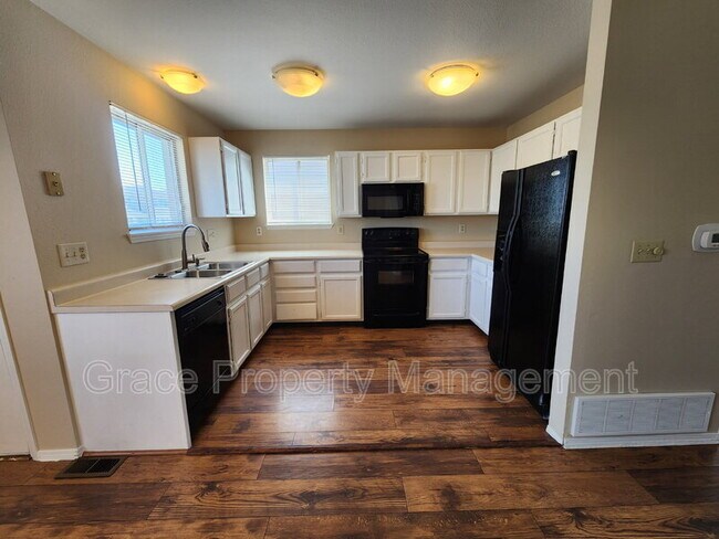 Foto del edificio - 12210 Newport Dr