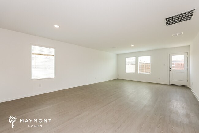 Building Photo - 1083 Neyland Dr