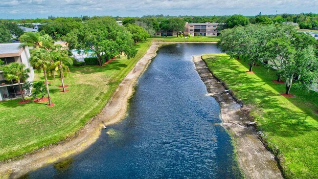 Foto del edificio - 15461 Pembridge Dr