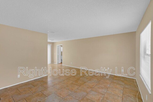 Building Photo - 433 W 17th St