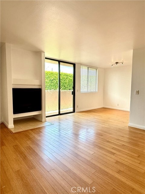 Foto del edificio - 7826 Topanga Canyon Blvd
