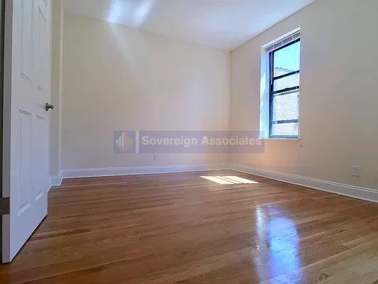 Foto del edificio - 105 Pinehurst Avenue